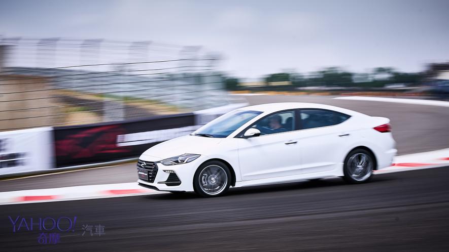 國產複製、全面進攻！2019 Hyundai Elantra Sport麗寶賽道試駕實測！ - 1