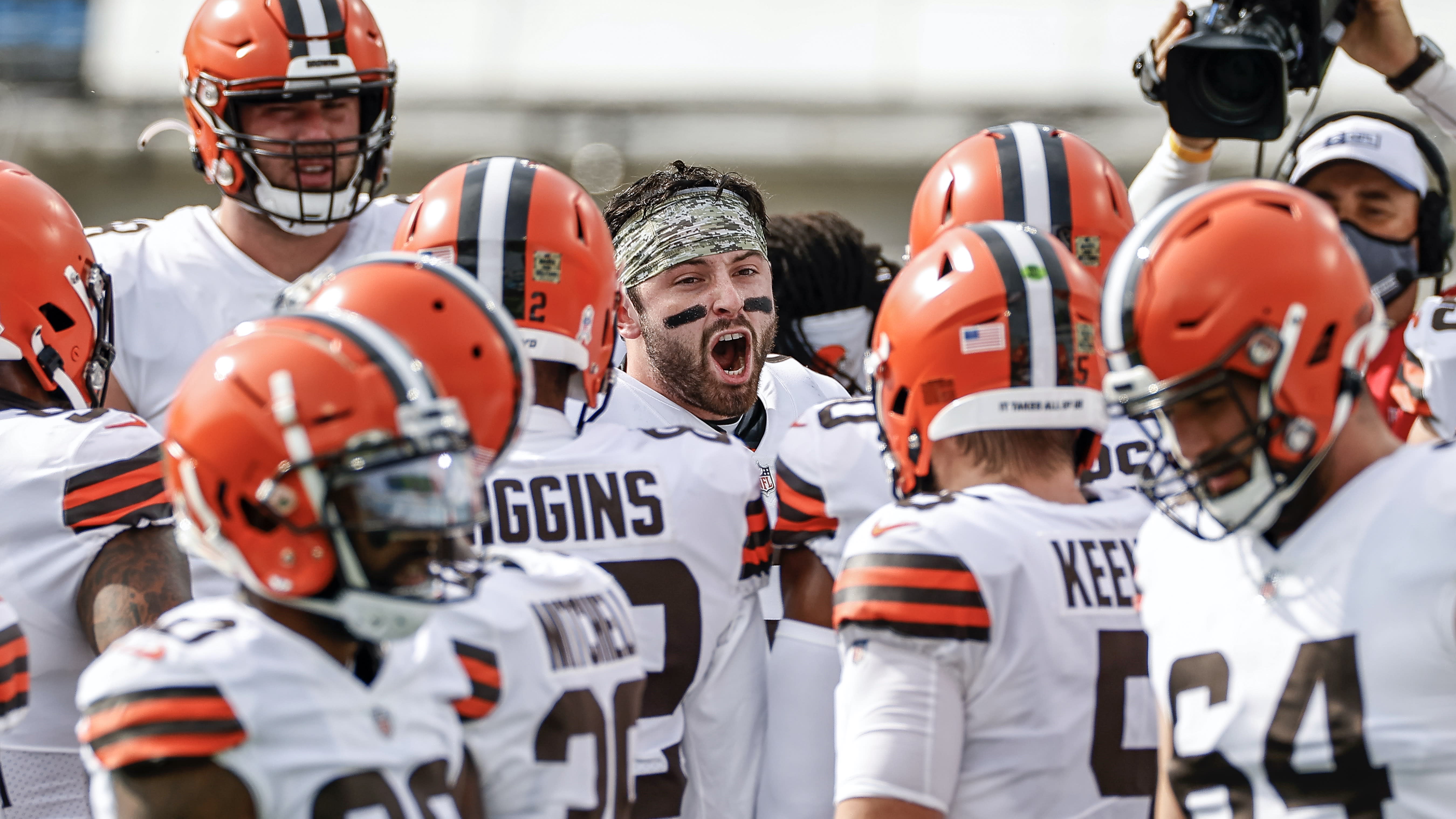 Browns hang on for 27-25 win over Jaguars, move to 8-3 despite no