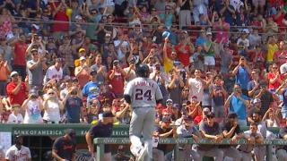 Duvall blasts three-run homer, Red Sox top Tigers to stay in