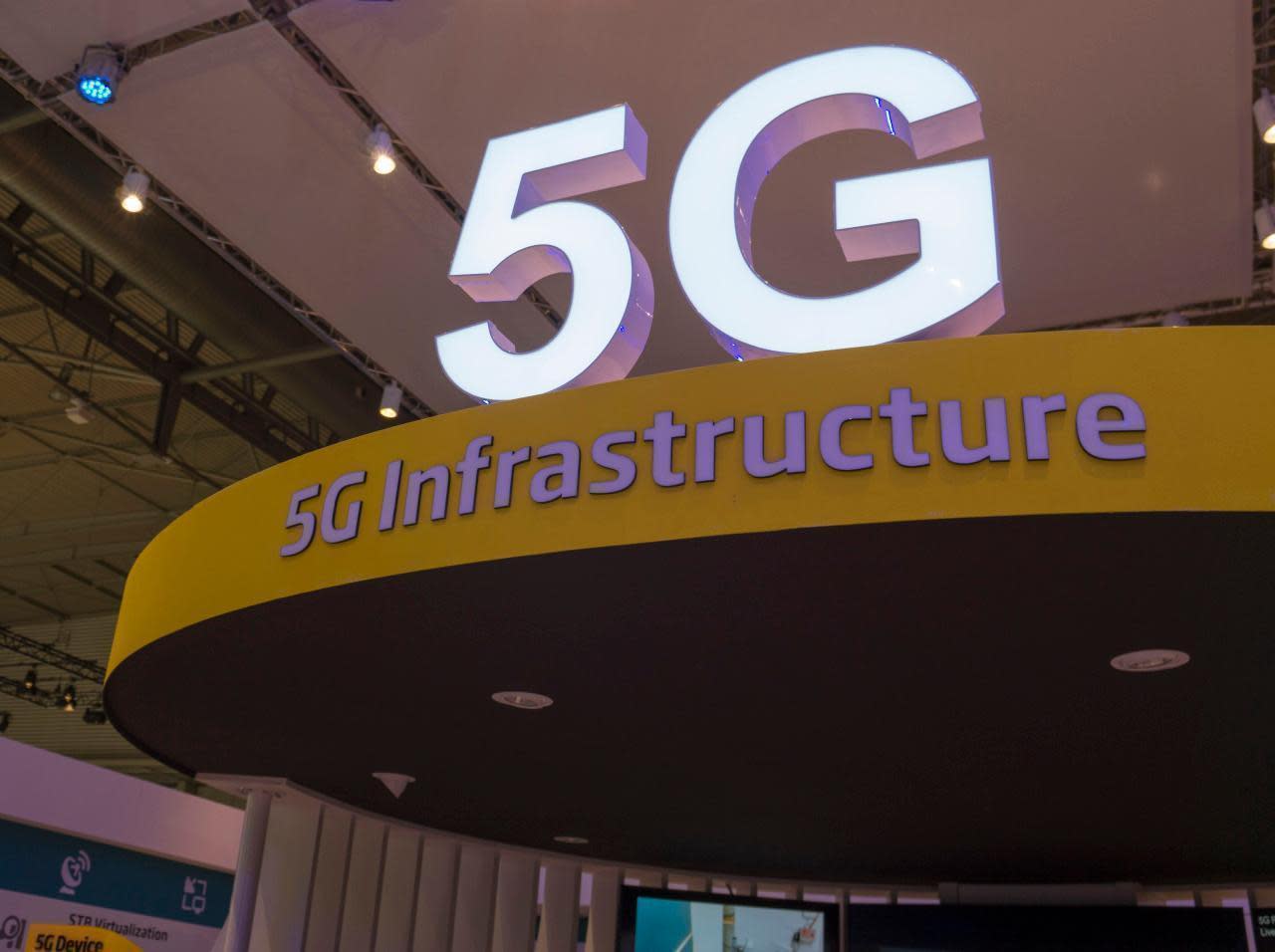 Superfast 5G Wireless Service: On Its Way, but It’s Going to Take a While