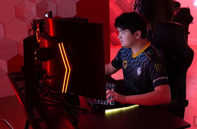 To really test the new UltraGear gaming monitors, LG flew in pro Valorant players Com (pictured here) and Jawgemo from Evil Geniuses.