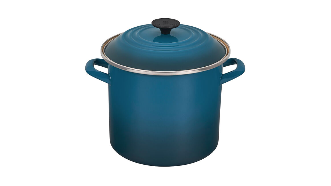 Le Creuset Just Brought Back This Show-Stopping Color, and You Can Shop  Pieces Now