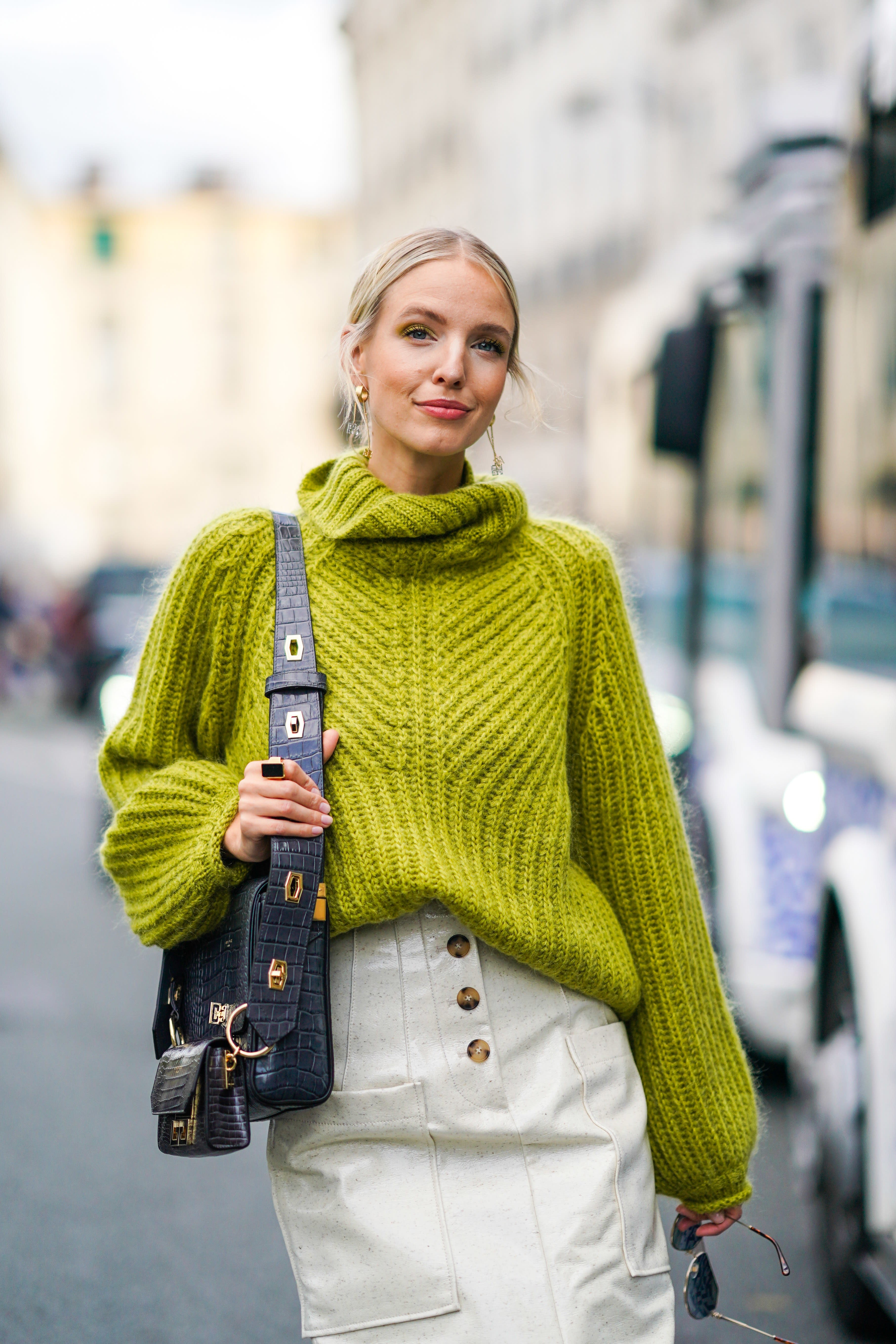 How to Wear Oversized Sweaters This Fall and Winter