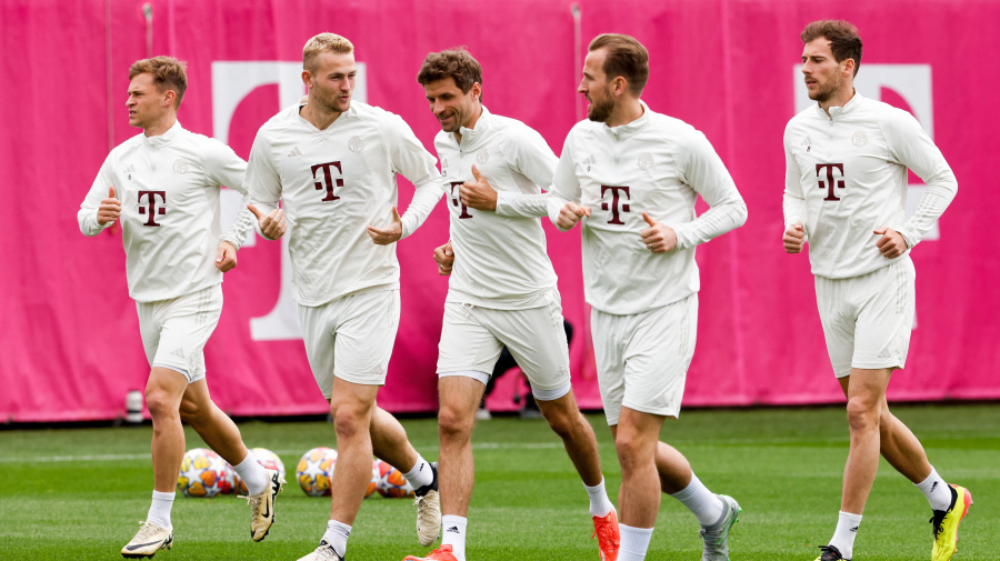 Getty Images - (LtoR) Bayern Munich's German midfielder #06 Joshua Kimmich, de Bayern Munich's Dutch defender #04 Matthijs de Ligt, Bayern Munich's German forward #25 Thomas Mueller, Bayern Munich's English forward #09 Harry Kane and Bayern Munich's German midfielder #08 Leon Goretzka warm up during a training session of FC Bayern Munich on the eve of the UEFA Champions League semi-final second leg football match against Real Madrid at  the Saebener Strasse training ground in Munich, southern Germany, on May 7, 2024. (Photo by ALEXANDRA BEIER / AFP) (Photo by ALEXANDRA BEIER/AFP via Getty Images)