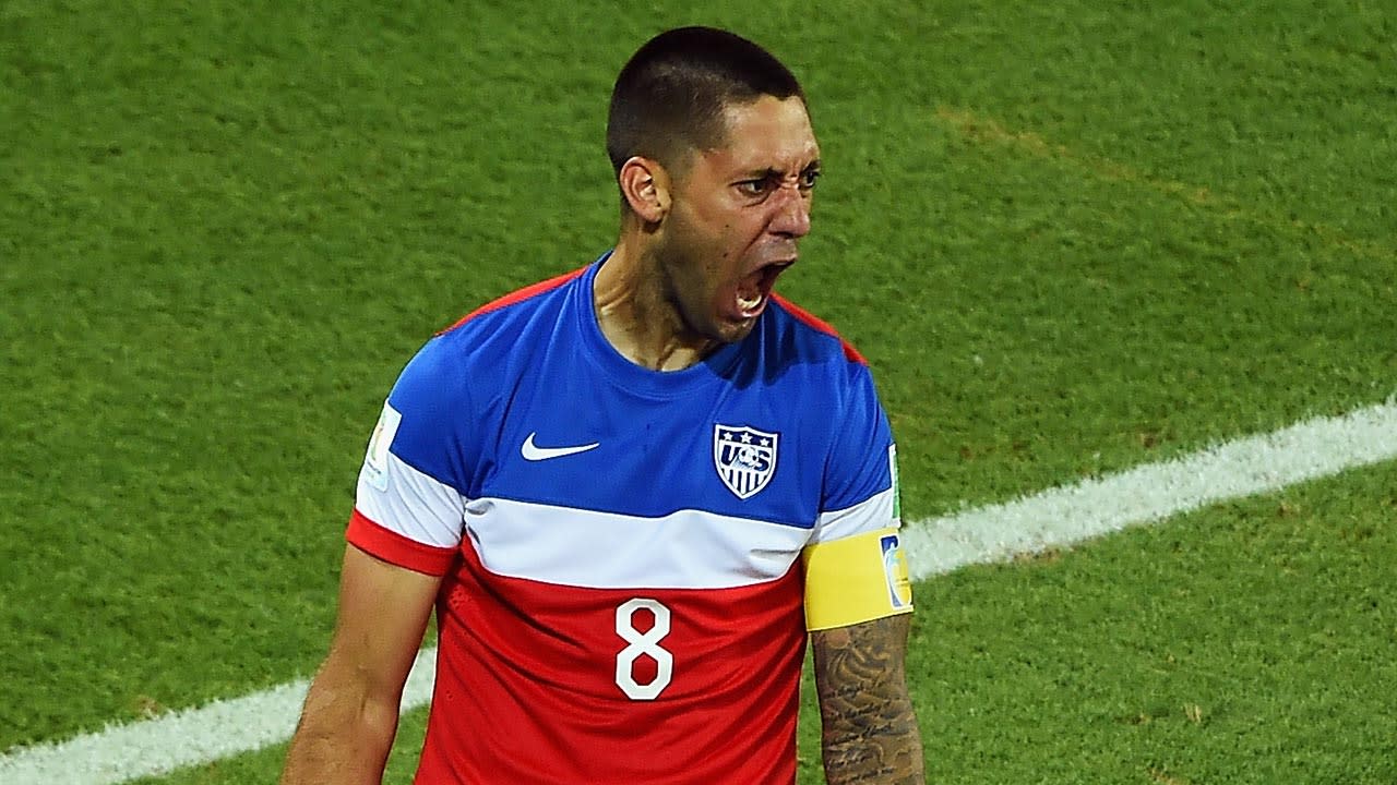 Clint Dempsey has injury scare, bloody nose after wild aerial challenge