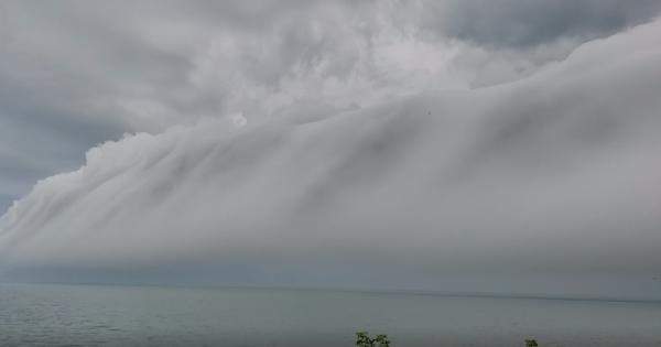 shelf cloud coming in off lake erie