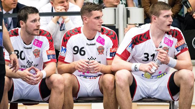 Unwurdige Leistungen Gehalt Von Handball Stars Auf Mindestlohn Gekurzt