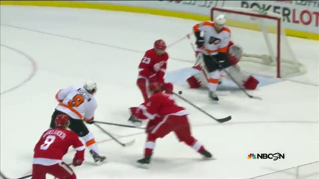 Steve Downie flicks a shot past Jimmy Howard