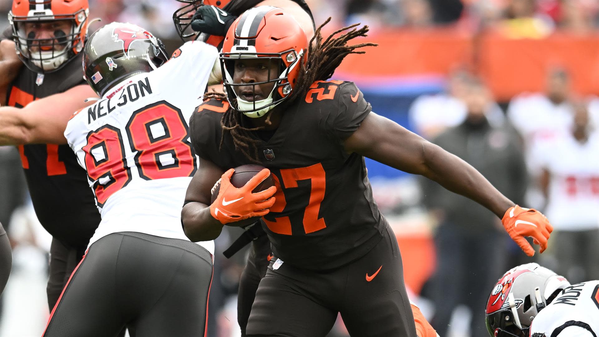 Browns welcome back RB Kareem Hunt