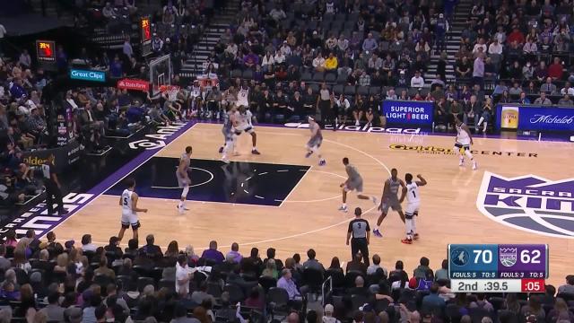 Naz Reid with a dunk vs the Sacramento Kings