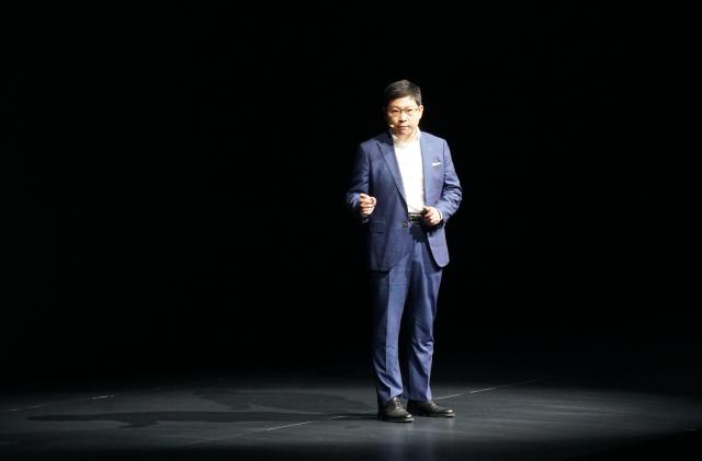 SHANGHAI, CHINA - NOVEMBER 25: Richard Yu Chengdong, CEO of Huawei's consumer business group, unveils premium tablet MatePad series during a launch event at Shanghai U+ Fashion Art Center on November 25, 2019 in Shanghai, China. (Photo by Huanqiu.com/VCG via Getty Images)