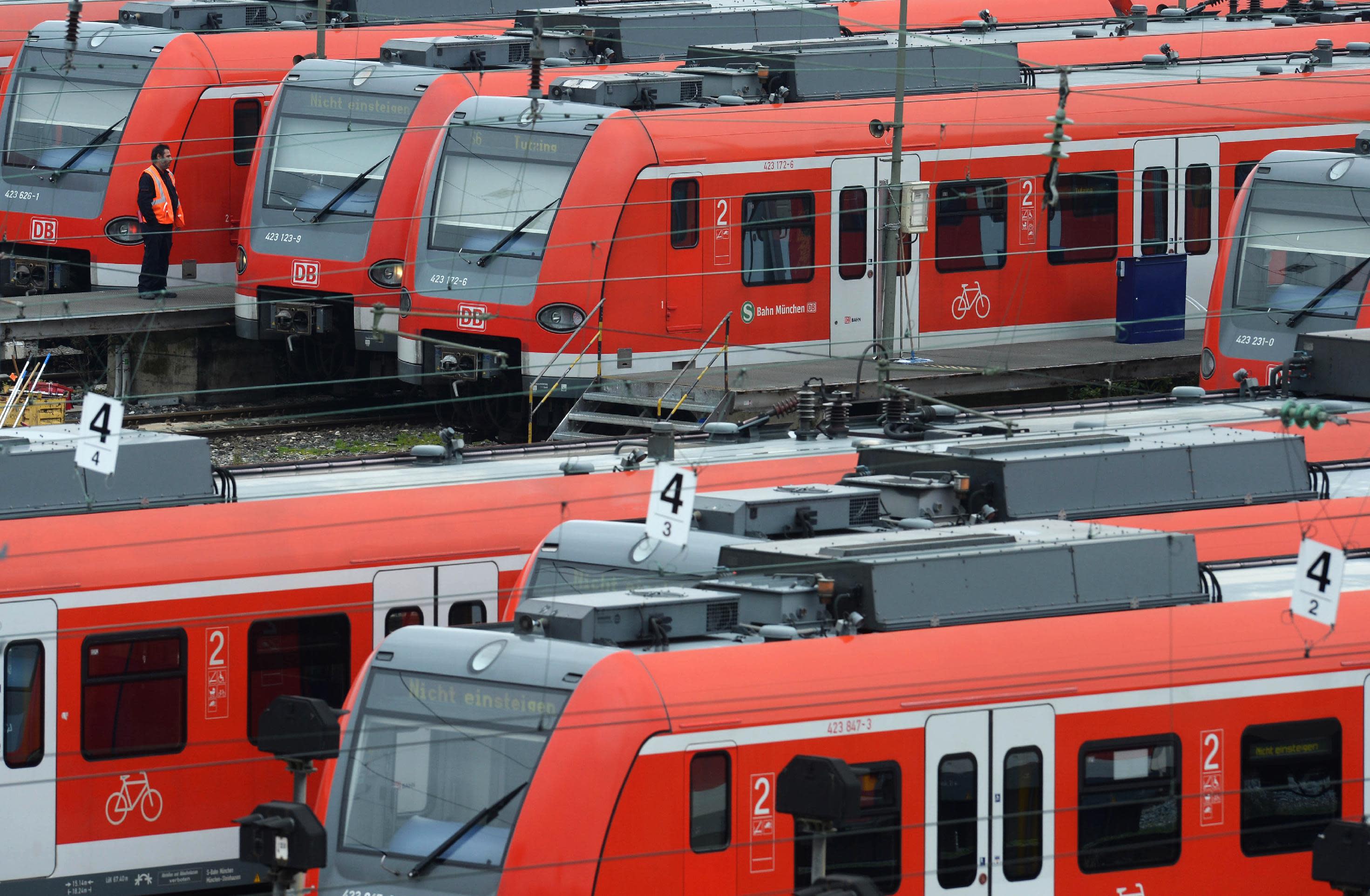 German rail strike to end early, before Wall fall celebration