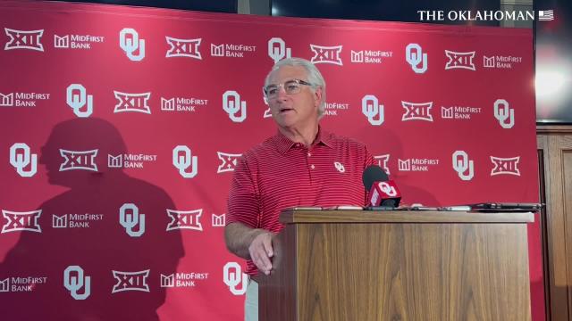 Oklahoma football defensive coordinator Ted Roof discusses son’s injury, DaShaun White