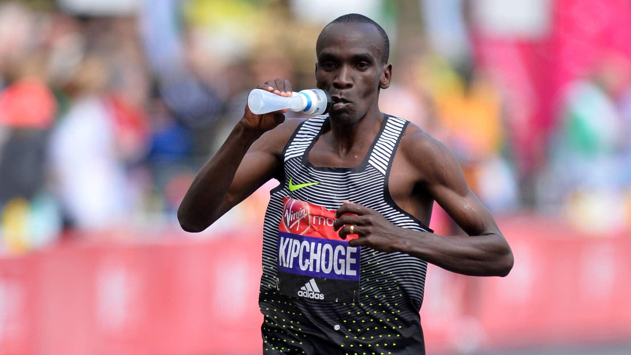 Kipchoge Sets London Marathon Record