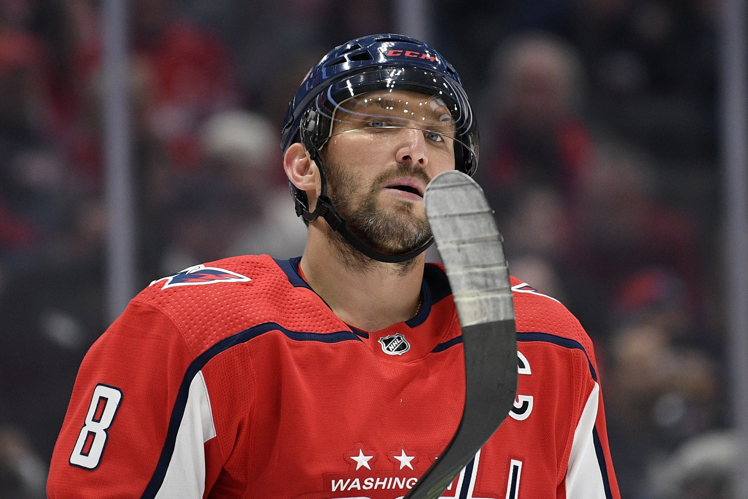 Ovechkin near 700 after 27th hat trick; Caps beat Kings 42