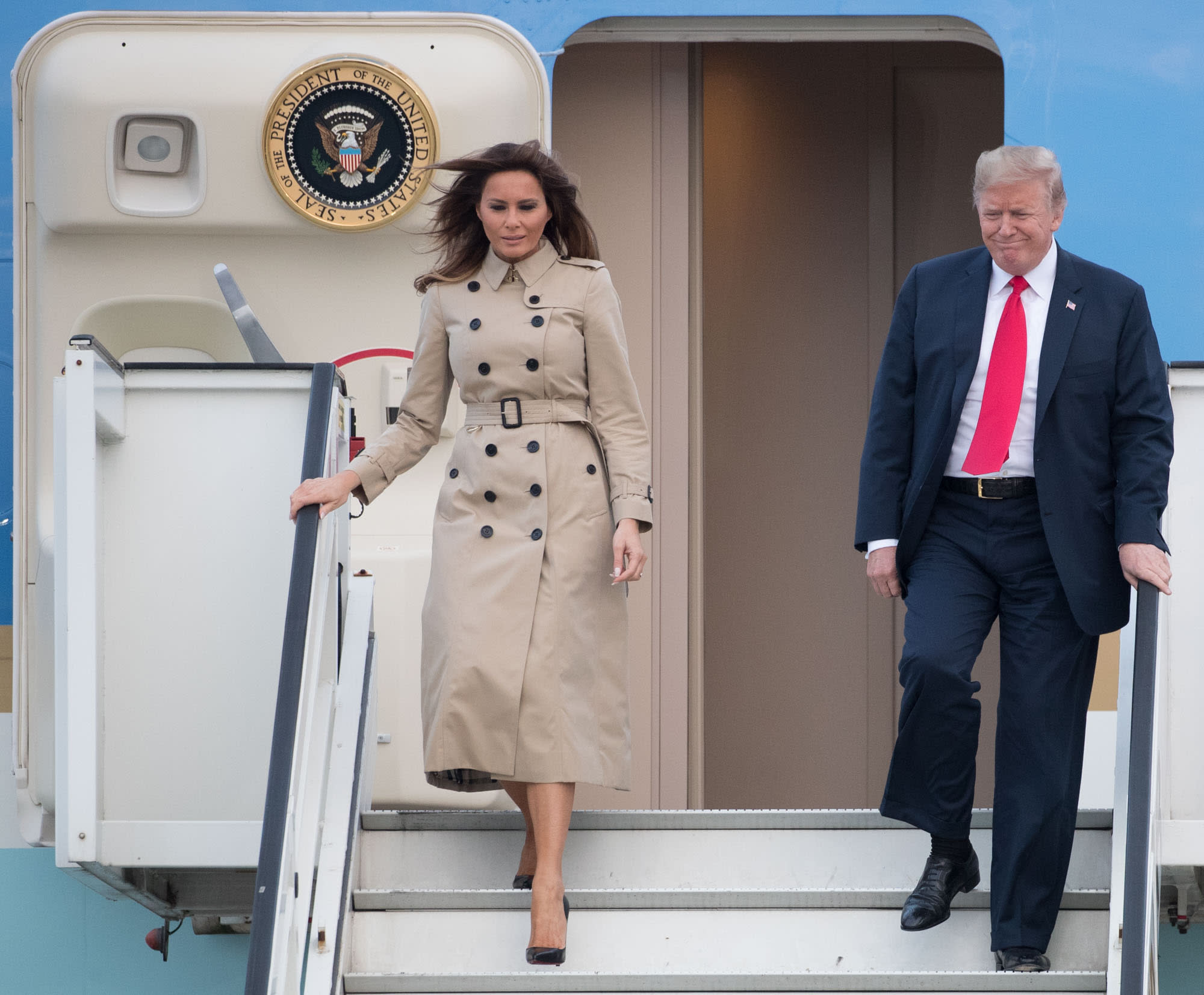 melania trump burberry trench coat