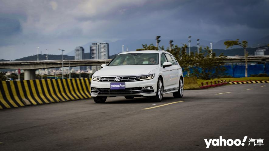 We Love You 3000！Volkswagen Passat Variant 330 TSI R-Line 30 Million Edition 榮耀升級卓越版試駕！ - 12