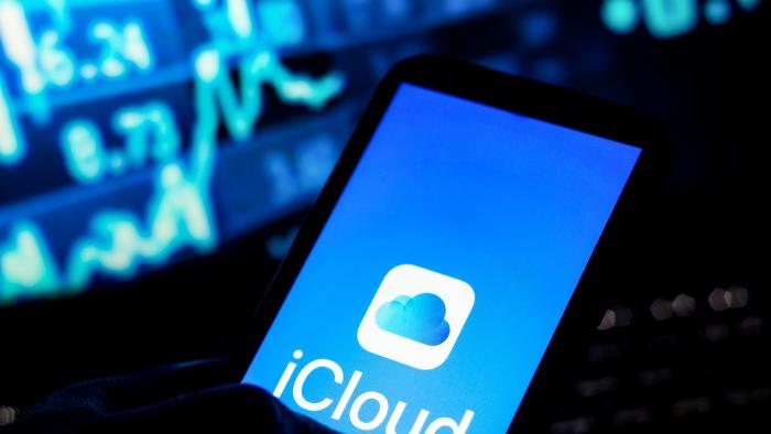 BRAZIL - 2021/08/29: In this photo illustration the iCloud logo seen displayed on a smartphone. (Photo Illustration by Rafael Henrique/SOPA Images/LightRocket via Getty Images)