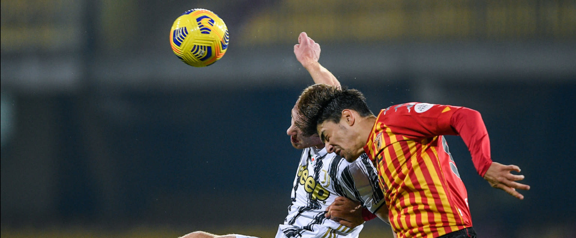 L'Inter travolge la rivelazione Sassuolo, il Benevento ferma la Juve