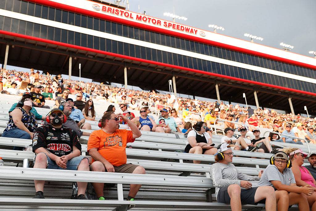 Corona-Hotspot USA: Tausende Zuschauer bei NASCAR-Rennen