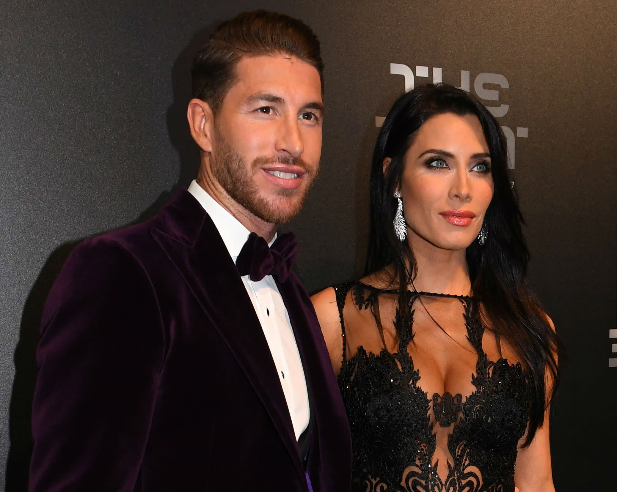 Sergio Ramos y Pilar Rubio posan luciendo amor y tripitas