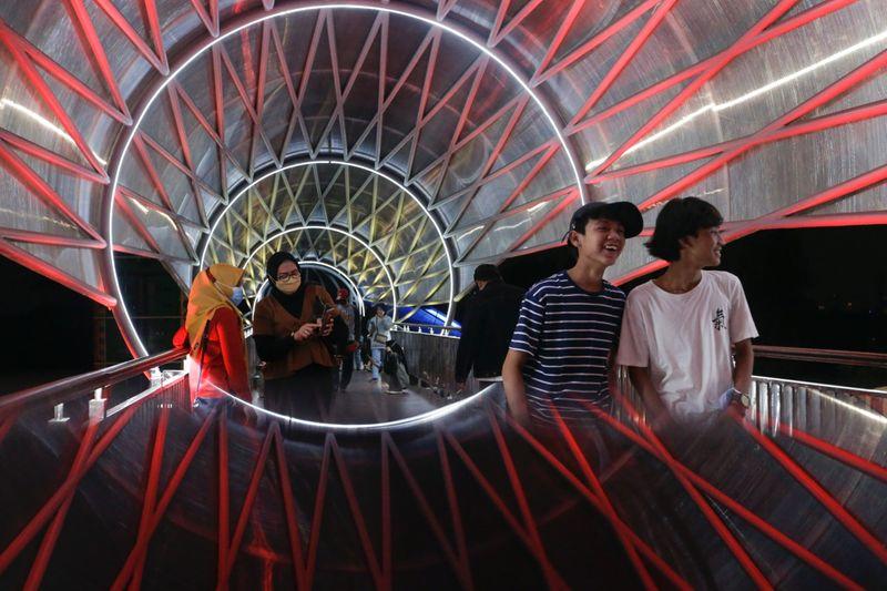 Indonesia records its lowest rate of positive coronavirus tests