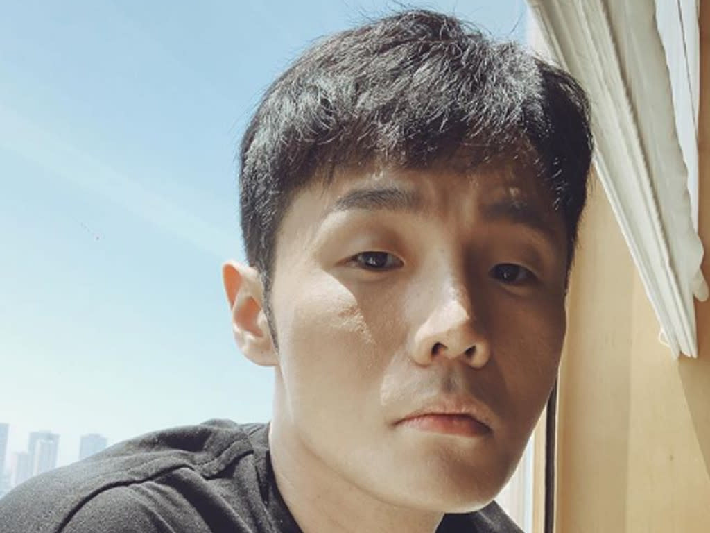 Netizens Joke About Li Ronghao Rainie Yang S Fate Following Travel Ban