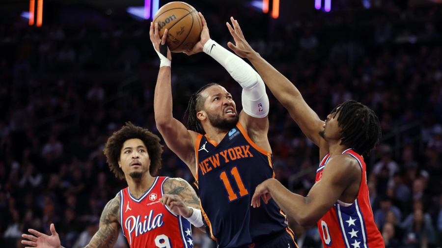 Getty Images - NEW YORK, NEW YORK - APRIL 22: Jalen Brunson #11 of the New York Knicks shoots the ball against Kelly Oubre Jr. #9 and Tyrese Maxey #0 of the Philadelphia 76ers during the second half in Game Two of the Eastern Conference First Round Playoffs at Madison Square Garden on April 22, 2024 in New York City. The Knicks won 104-101. NOTE TO USER: User expressly acknowledges and agrees that, by downloading and or using this photograph, User is consenting to the terms and conditions of the Getty Images License Agreement. (Photo by Sarah Stier/Getty Images)