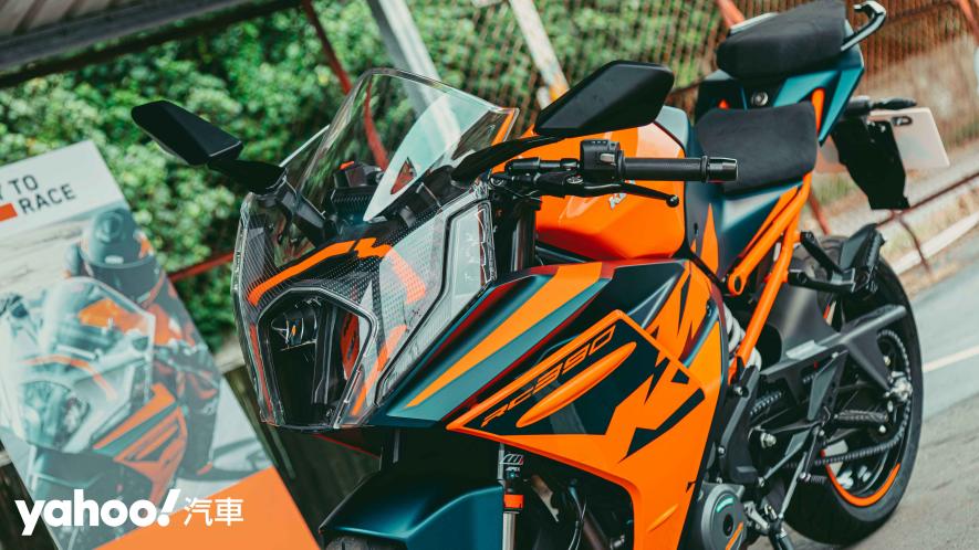 2022 KTM RC390 熱血改款！賽事淬鍊後的輕檔街跑巔峰？ - 2