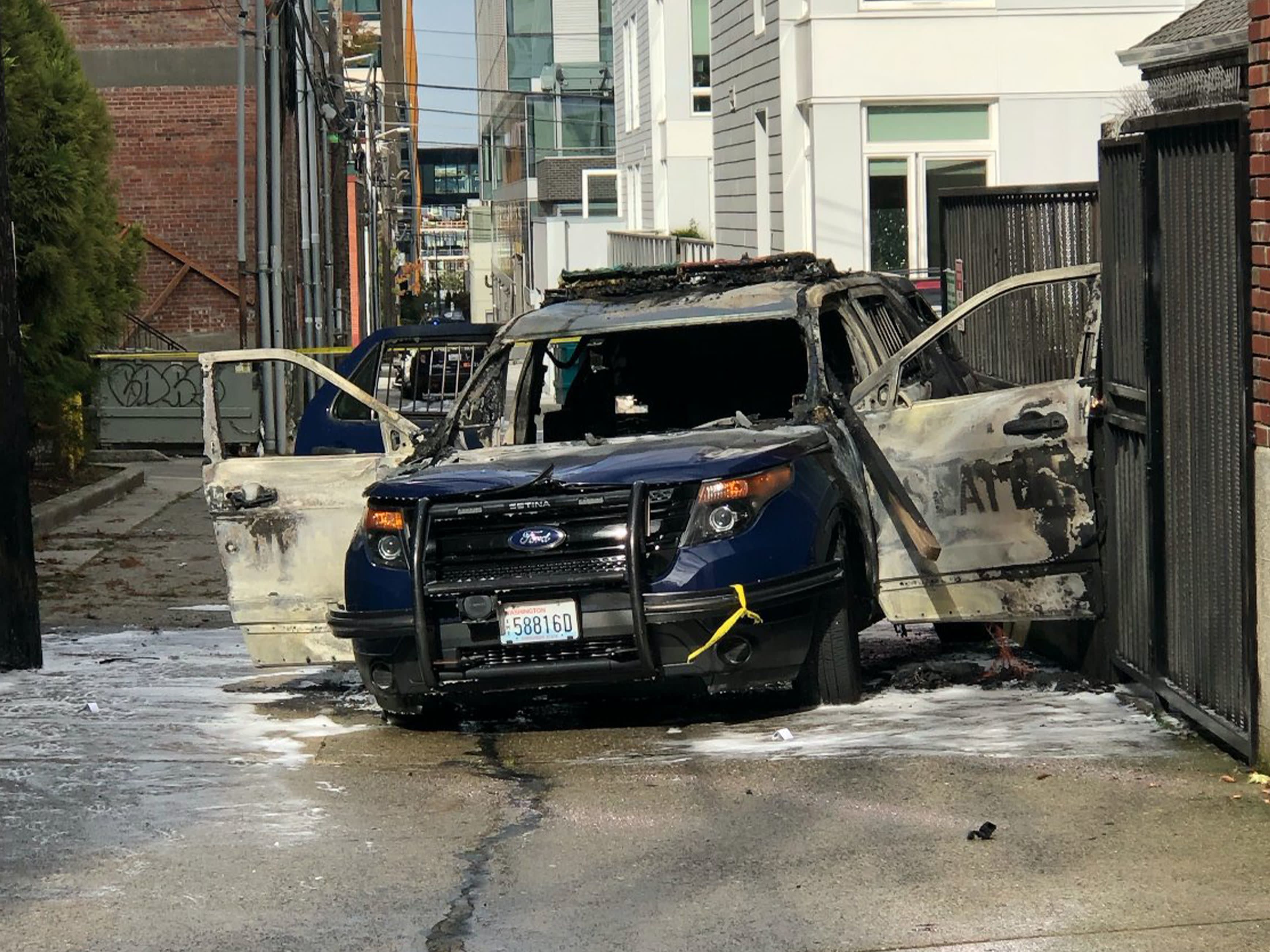 Man Sets Fire To Seattle Police Car With Officer Still Inside Authorities