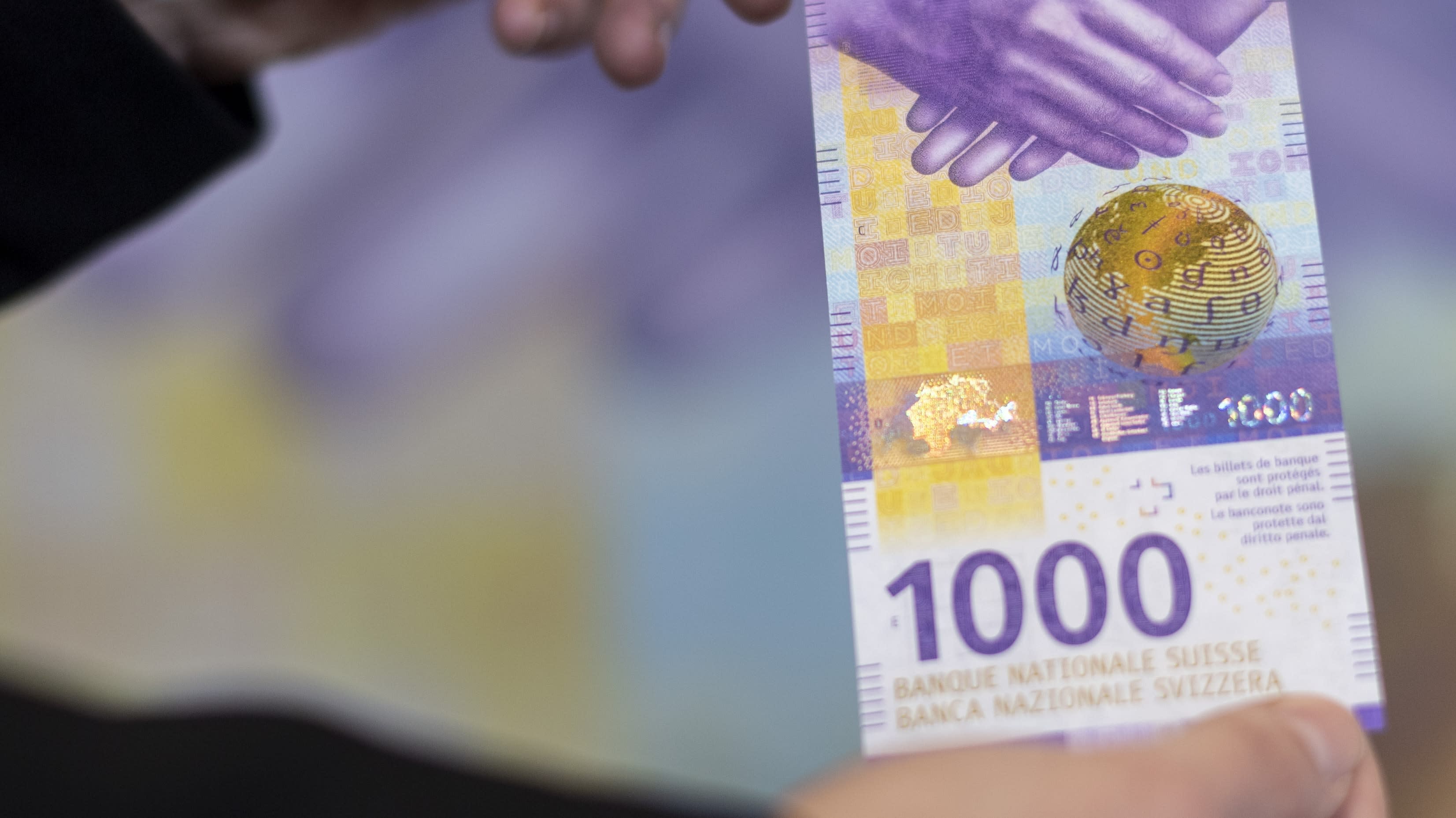 Швейцарский франк 1000 купюра новая фото
