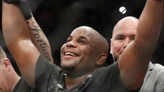 Daniel Cormier knocks out Stipe Miocic to win UFC heavyweight title