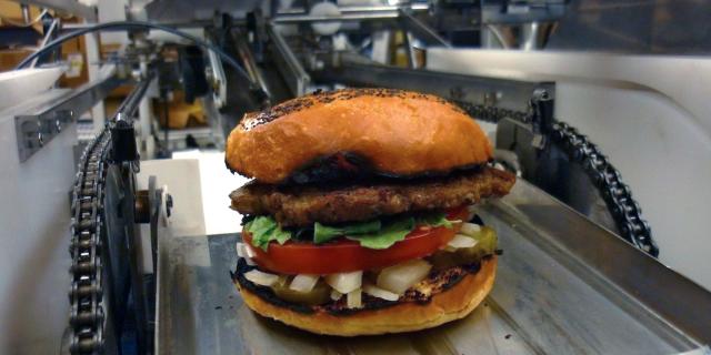 Una hamburguesa cocinada por el robot de Momentum Machines (Momentum Machines) 