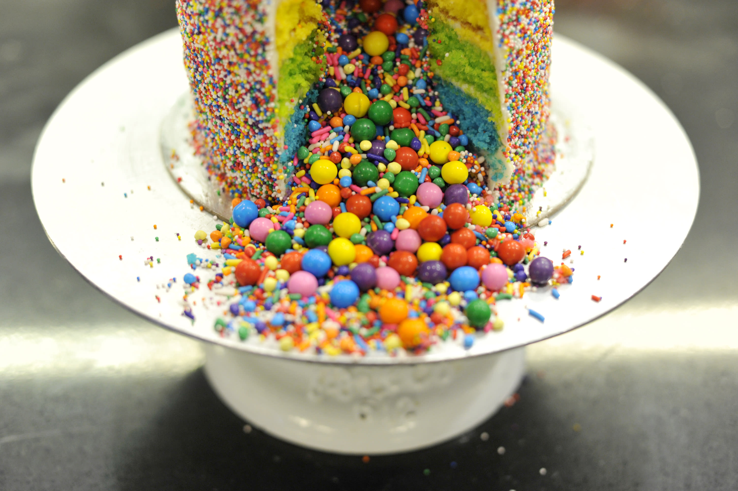 The rainbow birthday explosion cake maker says she was inspired by piñatas - Yahoo Finance