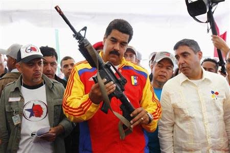 Maduro Y Plan Z Camargrafo Enfoca Estos Zapatos Mijo