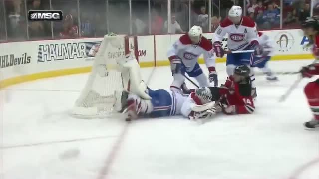 Peter Budaj stretches out to deny Henrique