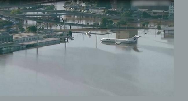 飛機像停在水上⋯巴西暴雨釀恐怖災情