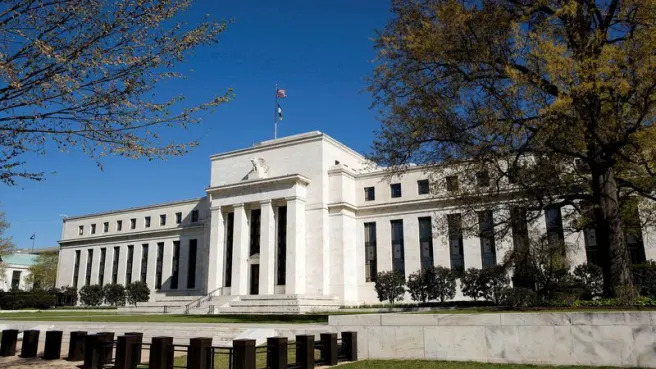 US banks report weaker loan demand, Fed survey says