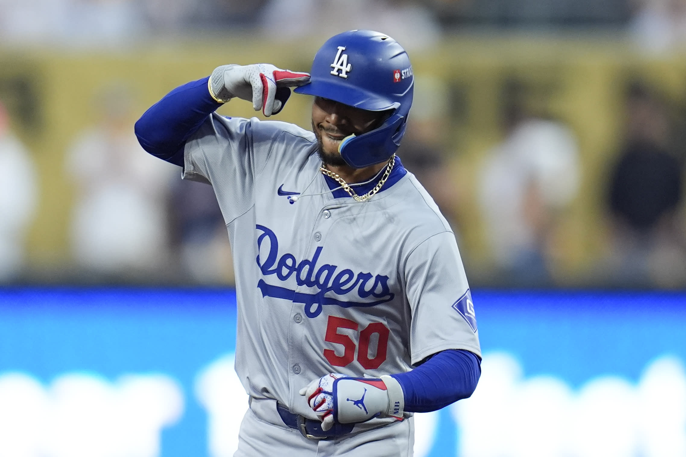 Dodgers do more than stay alive, they thrive in rout of Padres