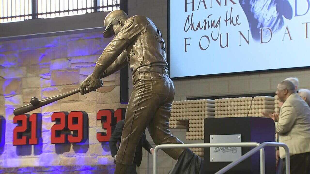 Statue of Braves legend Hank Aaron unveiled at Louisville Slugger