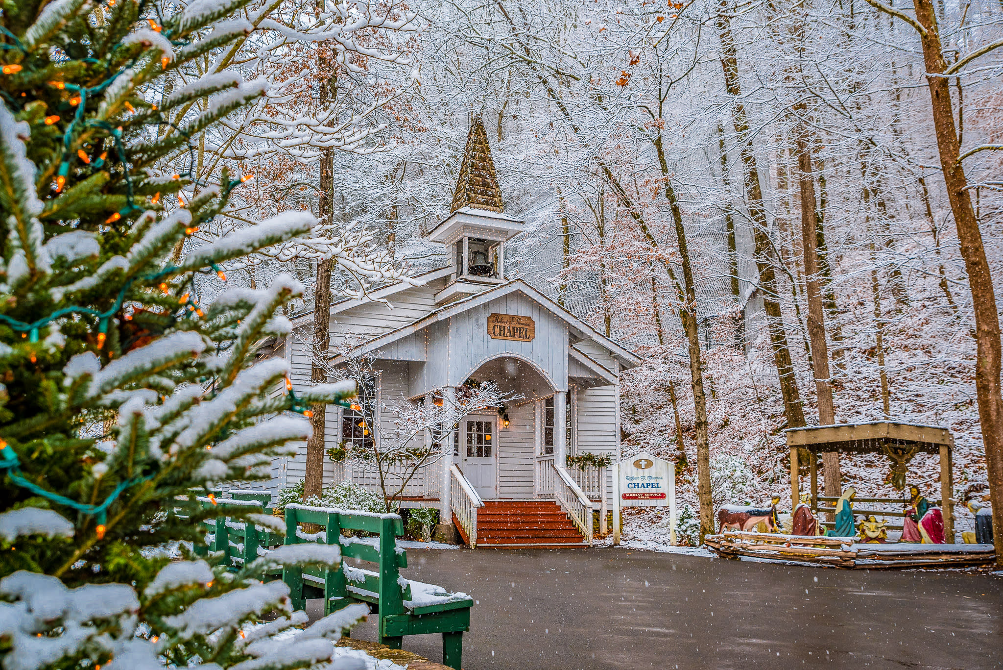 Dollywood’s Smoky Mountain Christmas Is the MustSee Holiday Theme Park