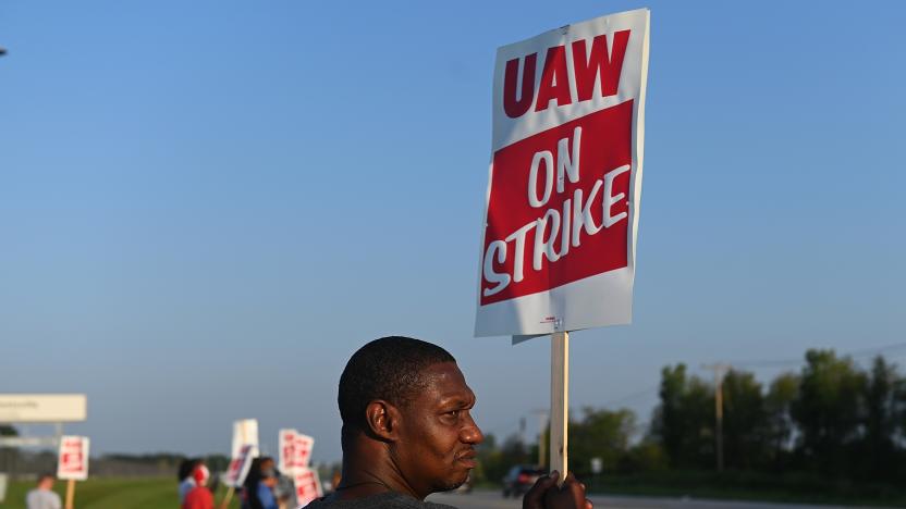 WENTZVILLE, MO - SEPTEMBER 16: A man of the Local 2250 United Auto Workers Union picket outside the General Motors Assembly Plant on September 16, 2019 in Wentzville, Missouri. Nearly 50,000 members of the United Auto Workers went on strike after their contract expired and the two parties could not come to an agreement. (Photo by Michael B. Thomas/Getty Images)