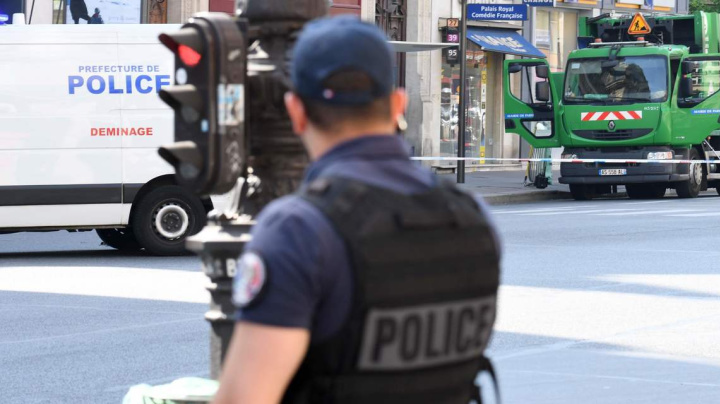Uomo armato con ostaggi in un appartamento a Parigi