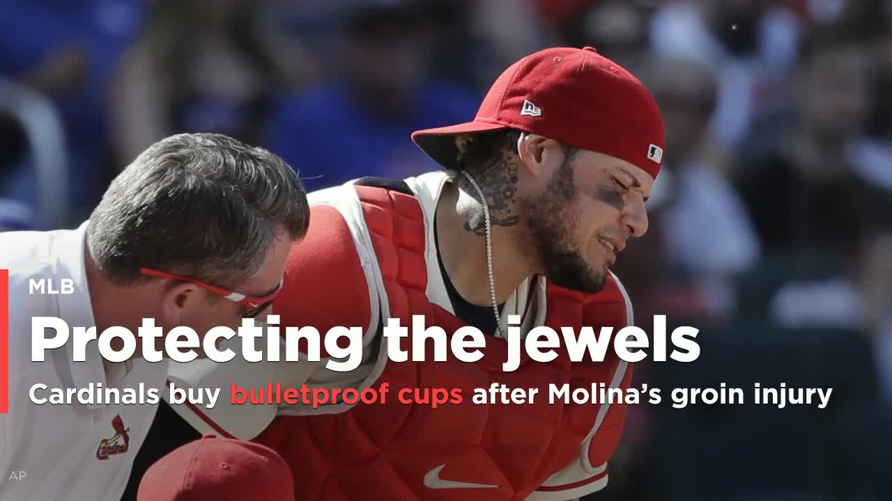 Yadier Molina, Cardinals catcher, returns home after surgery on groin