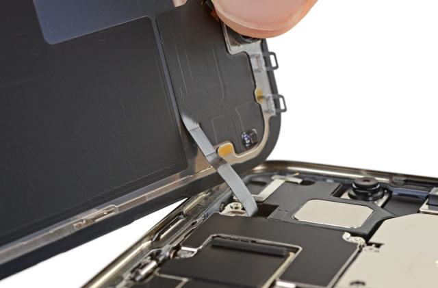 iFixit iPhone 13 teardown