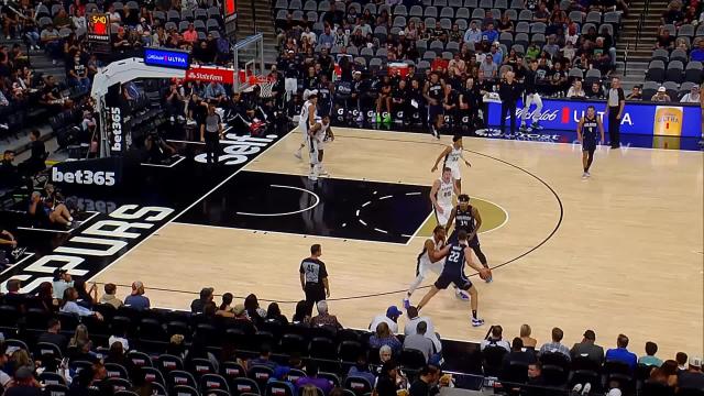 Wendell Carter Jr. with a dunk vs the San Antonio Spurs