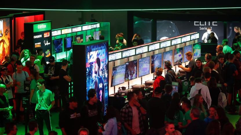 Gamers play Xbox video games at the booth of Microsoft on the first day of Europe's leading digital games fair Gamescom, which showcases the latest trends of the computer gaming scene in Cologne, Germany, August 21, 2019. REUTERS/Wolfgang Rattay