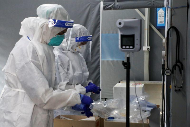 Malaysia detects first Omicron case in quarantined traveler from South Africa