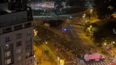 La foule fuit les célébrations du 4 juillet de Philadelphie au milieu d’une fusillade