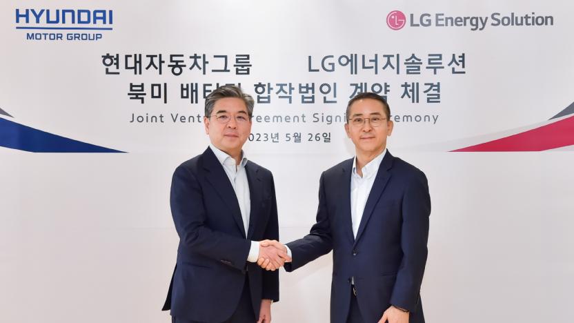 Jaehoon Chang, President and CEO of Hyundai Motor Company, on the left and Youngsoo Kwon, CEO of LG Energy Solution, on the right. They're shaking hands in front of a while wall announcing their joint venture agreement signing ceremony.